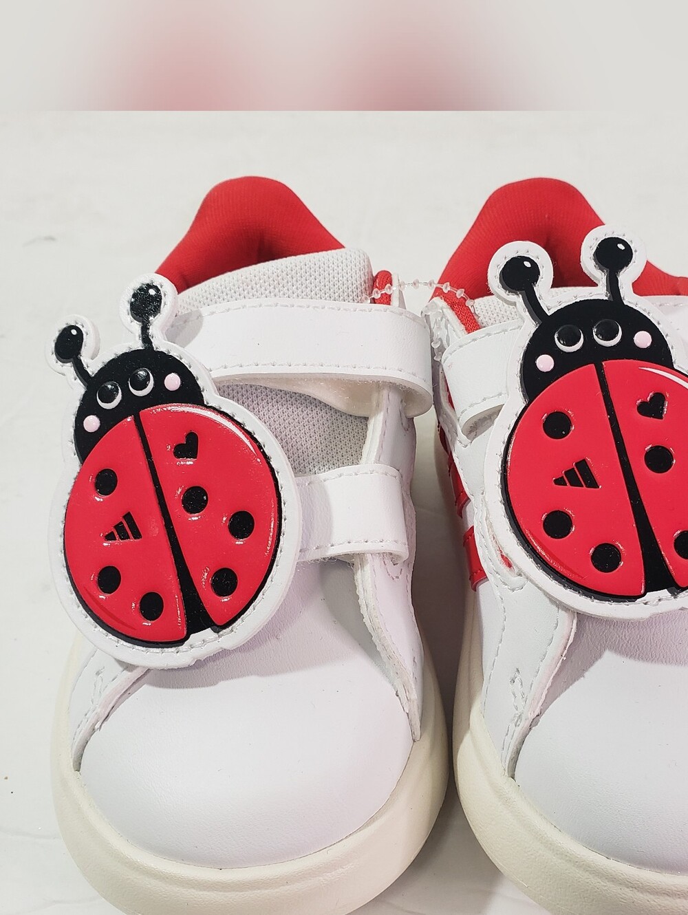 Adidas NWT Kids Red/White Detachable Ladybug Badge Sneakers, Girls Sz: 7k